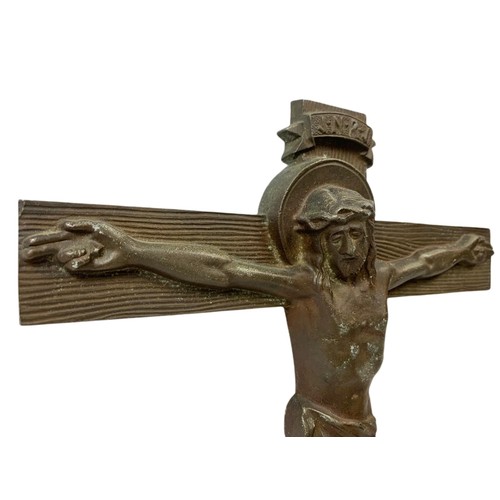 713 - Early 20th century metal crucifix. Circa 1910. 22/30cm