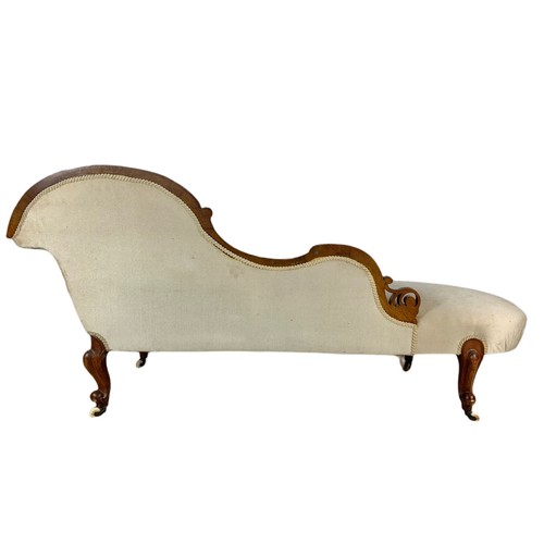 960 - Victorian carved walnut chaise lounge. 193cm