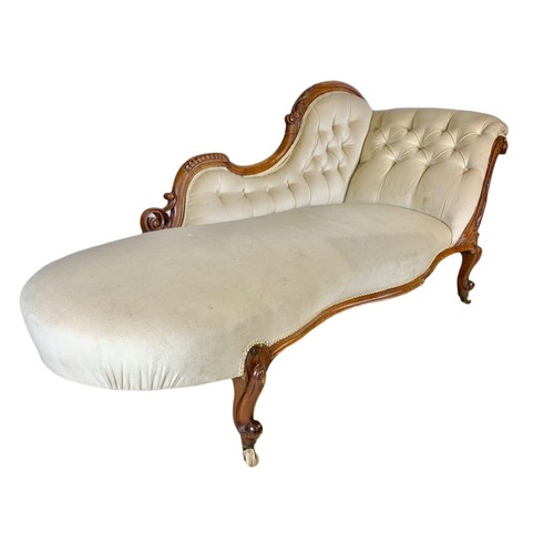 960 - Victorian carved walnut chaise lounge. 193cm