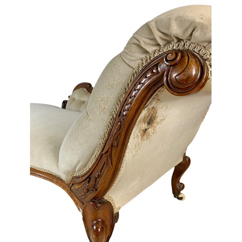 960 - Victorian carved walnut chaise lounge. 193cm