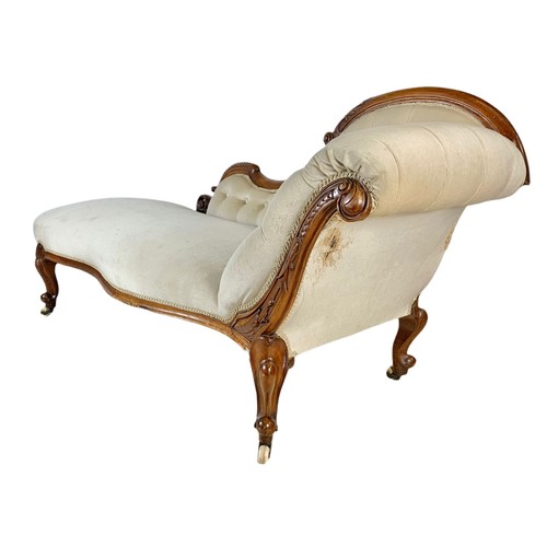 960 - Victorian carved walnut chaise lounge. 193cm