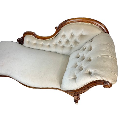 960 - Victorian carved walnut chaise lounge. 193cm