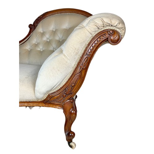 960 - Victorian carved walnut chaise lounge. 193cm