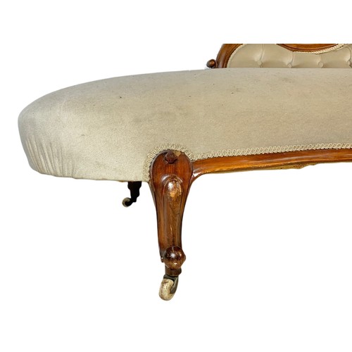 960 - Victorian carved walnut chaise lounge. 193cm