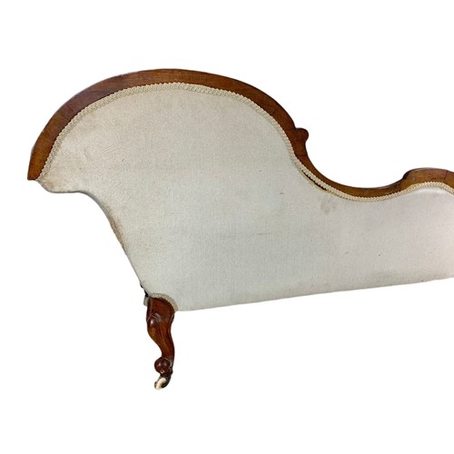 960 - Victorian carved walnut chaise lounge. 193cm