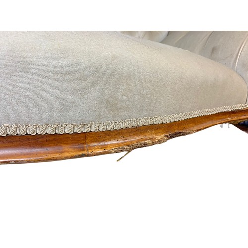 960 - Victorian carved walnut chaise lounge. 193cm