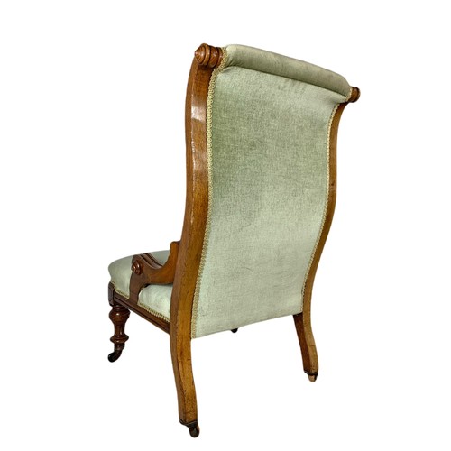 1012 - Victorian oak ladies chair. 55/56/93cm