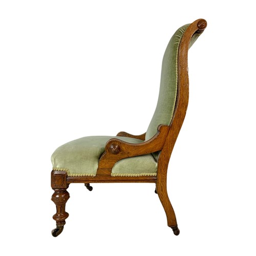 1012 - Victorian oak ladies chair. 55/56/93cm