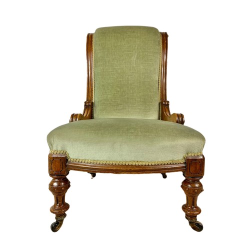 1012 - Victorian oak ladies chair. 55/56/93cm