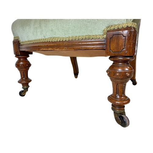 1012 - Victorian oak ladies chair. 55/56/93cm