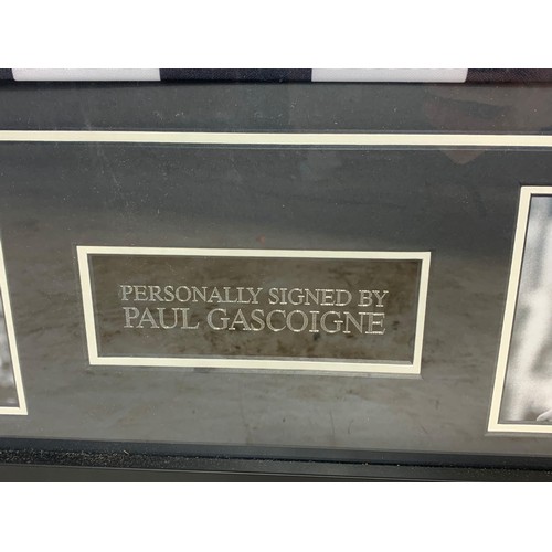 727a - Signed framed Paul Gascoigne football shirt. With authenticity. 67/87.5cm