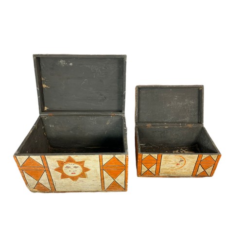 1075 - 2 painted wooden storage boxes. Largest 60/39/40cm