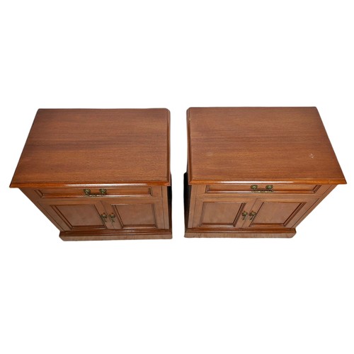 1083 - Pair of bedside cabinets 62/41/61cm