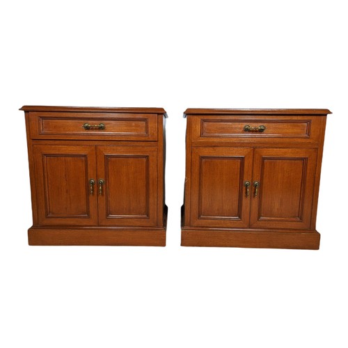 1083 - Pair of bedside cabinets 62/41/61cm