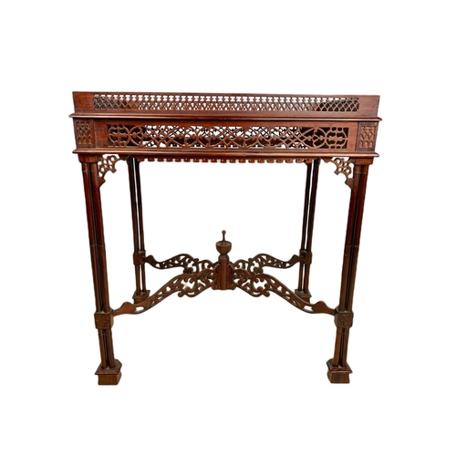 1086 - Carved mahogany silver table in the mid 18th century Chippendale style. 62/42/67cm