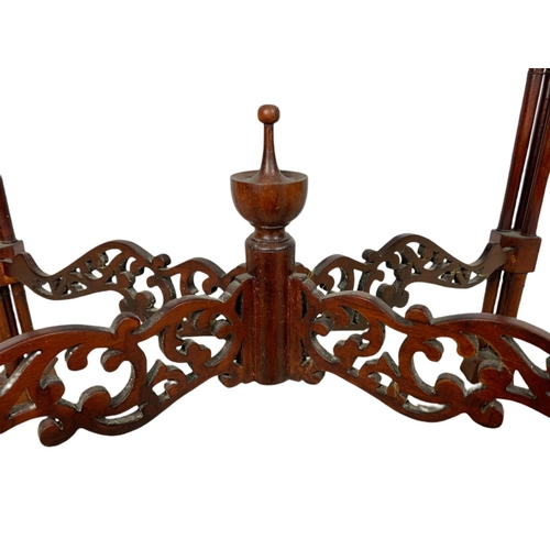 1086 - Carved mahogany silver table in the mid 18th century Chippendale style. 62/42/67cm