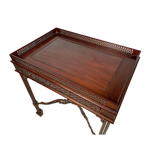 1086 - Carved mahogany silver table in the mid 18th century Chippendale style. 62/42/67cm