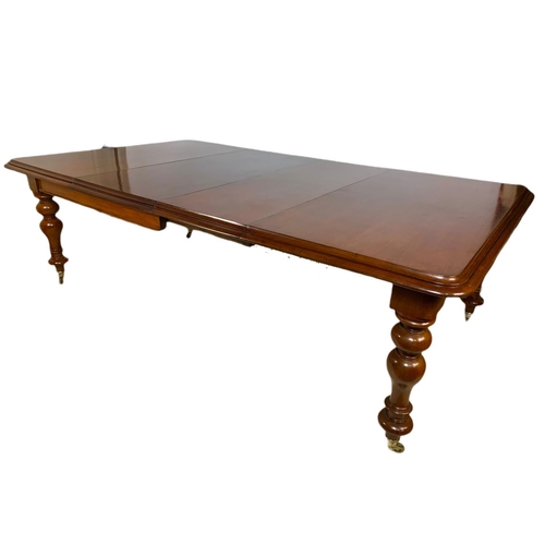 1108 - Large mid Victorian mahogany 2 leaf extendable dining table, with winder. Fully extended 240/137/76c... 