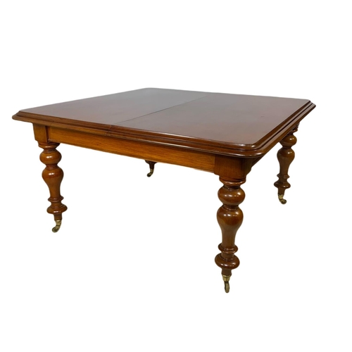 1108 - Large mid Victorian mahogany 2 leaf extendable dining table, with winder. Fully extended 240/137/76c... 