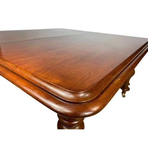 1108 - Large mid Victorian mahogany 2 leaf extendable dining table, with winder. Fully extended 240/137/76c... 