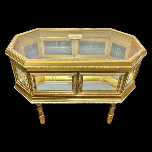 943a - Ornate gilded display cabinet, 95cm x 55cm x 59cm