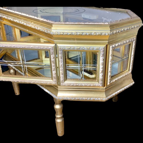 943a - Ornate gilded display cabinet, 95cm x 55cm x 59cm