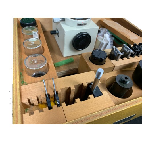 722i - Vintage Olympus Tokyo objectives, lenses microscope in box. 34/32/15cm