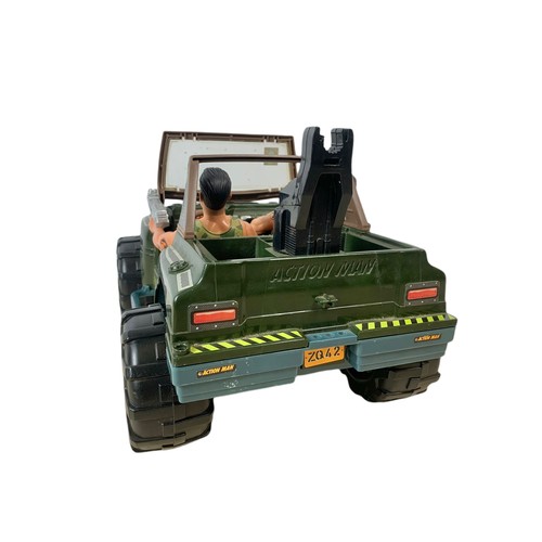 176c - Action Man toy jeep and 2 figures. 47cm