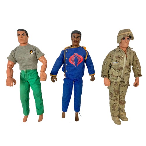 176d - 15 Action Man figures with clothes.