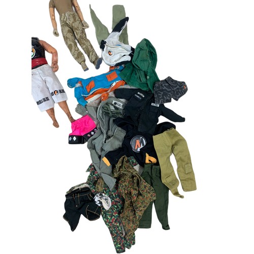 176d - 15 Action Man figures with clothes.