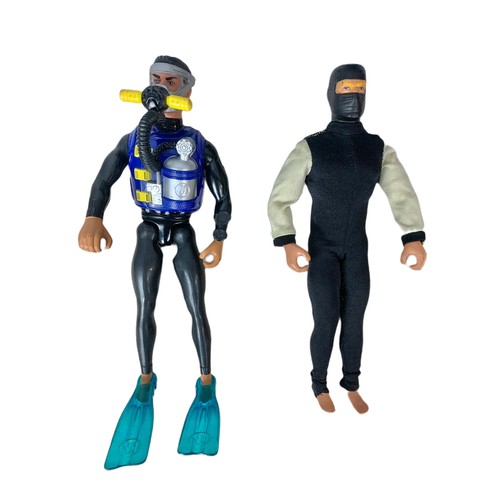 176d - 15 Action Man figures with clothes.