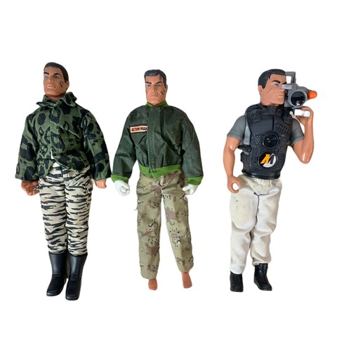 176d - 15 Action Man figures with clothes.