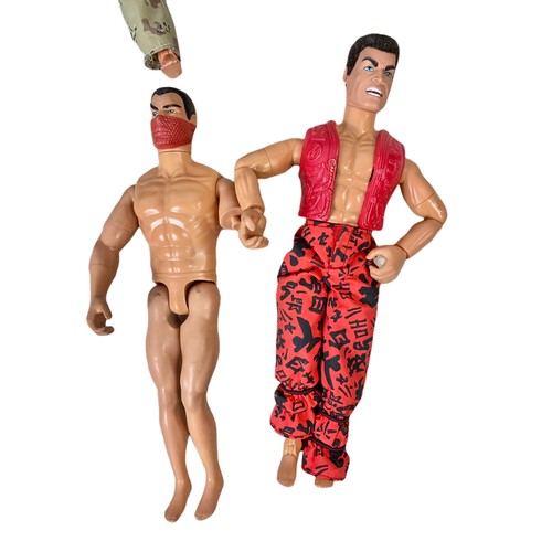 176d - 15 Action Man figures with clothes.