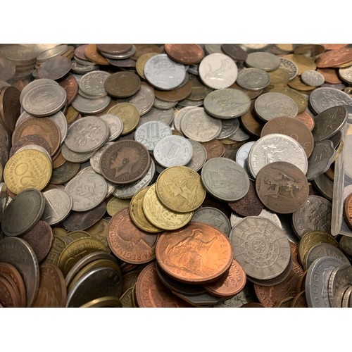 702e - Quantity of old various coins in tin.