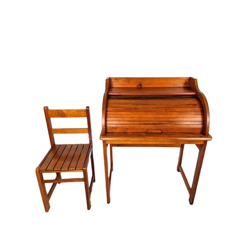 1125 - Pine roll top desk with chair, 65x44x82cm