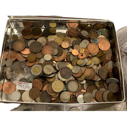 702f - Large quantity of old British and foreign coins