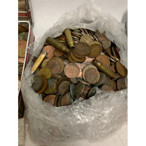 702f - Large quantity of old British and foreign coins