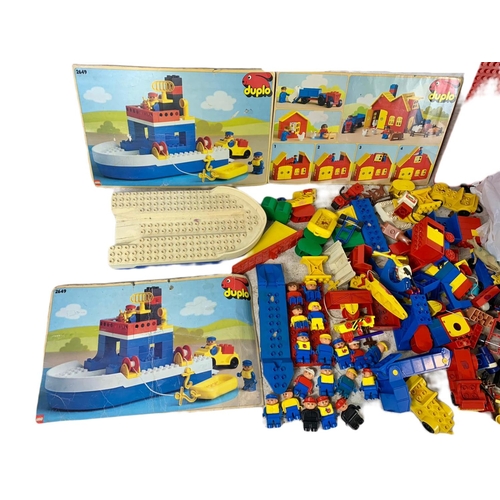 175a - Large quantity of Duplo