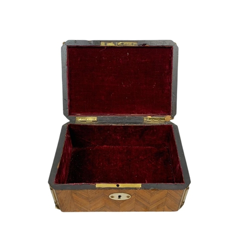 105 - Victorian rosewood trinket box with mother of pearl. 22x15x10cm