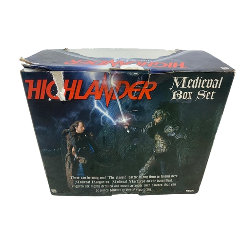 111 - MECA Highlander Medieval Box Set. The Kurgan and MacLeod. Figures measure 22cm. Box measures 28x25cm