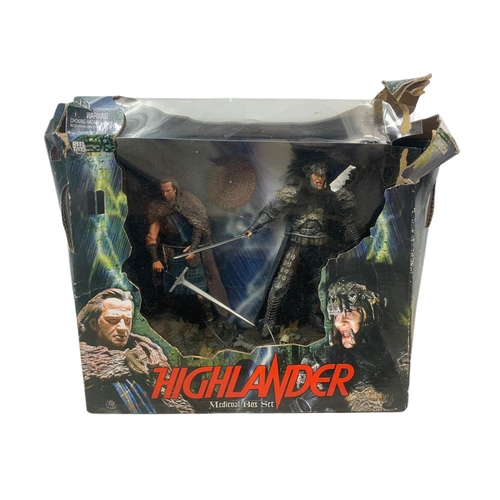 112 - MECA Highlander Medieval Box Set. The Kurgan and MacLeod. Figures measure 22cm. Box measures 28x25cm