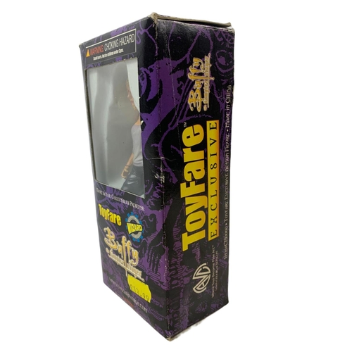 133 - 2 Buffy The Vampire Slayer action figures. ToyFare Entertainment Wizard Group and The Ikon Collectab... 