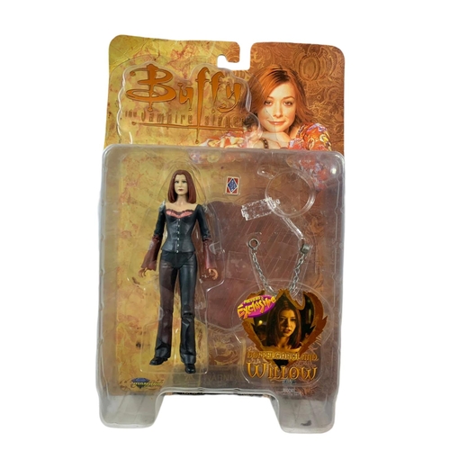 135 - 5 Diamond Select Buffy The Vampire Slayer action figures in boxes. “Dark Witch Willow, Vampire Willo... 