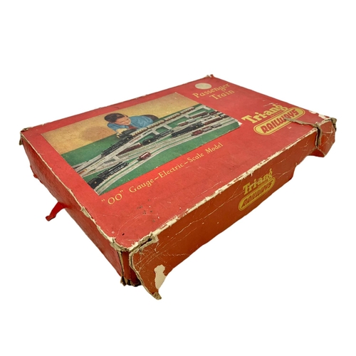 176 - Vintage Tri-ang Railways Passenger Train set in box. 46x31cm