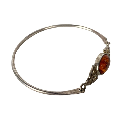 656 - Silver and amber bracelet