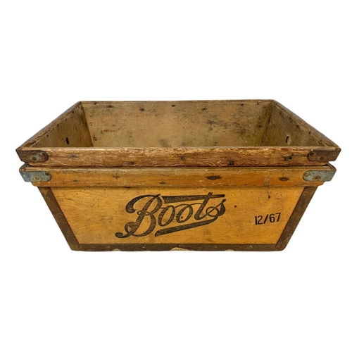 74 - Early 20th century Boots wooden crate. Circa 1900/1920. 62/45/30cm