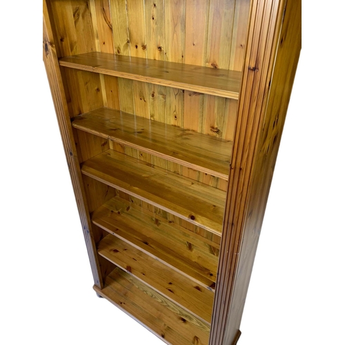 782 - Large pine shelving unit. 98x32x187.5cm