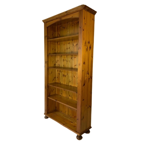 782 - Large pine shelving unit. 98x32x187.5cm