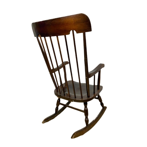 792 - Rocking chair. 55x70x106cm