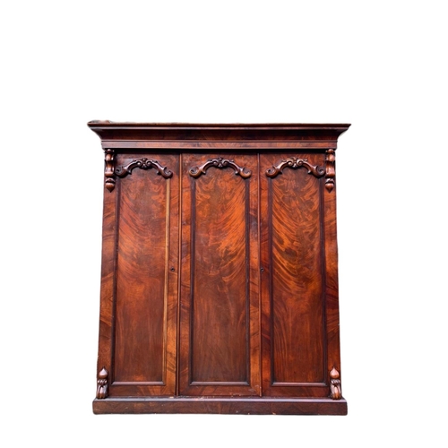 828 - Large Victorian carved mahogany 3 door wardrobe. 189x61x225cm